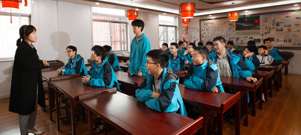 白水 分类教学，因材施教，采取“一类一方案、一人一目标”的教学方法
