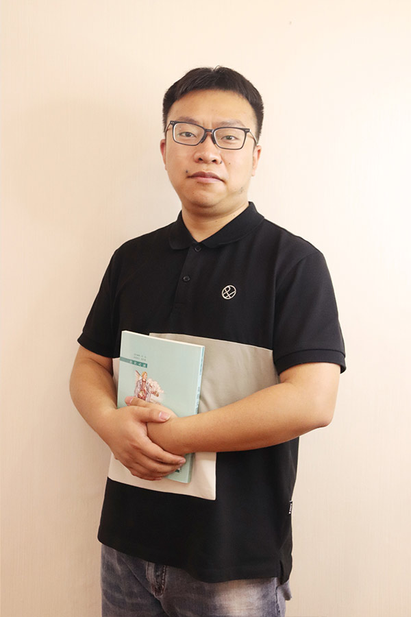 白水杨斌 本科学历，毕业于西安航空学院