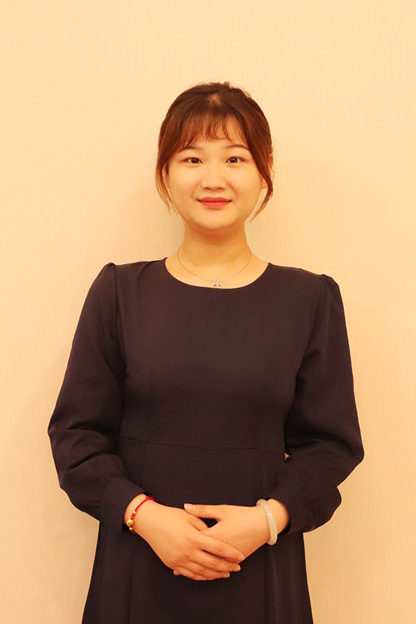 白水文哲 本科学历，优秀班主任